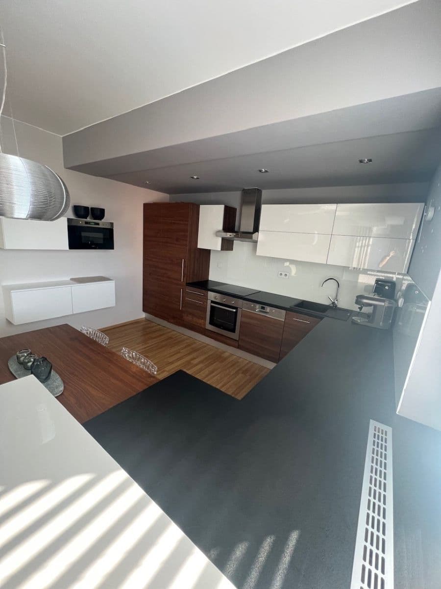 Pronájem bytu 2+kk 68 m², Podlesí II, Zlín, Zlínský kraj Pronájem bytu 2+kk 68 m², Podlesí II, Zlín, Zlínský kraj