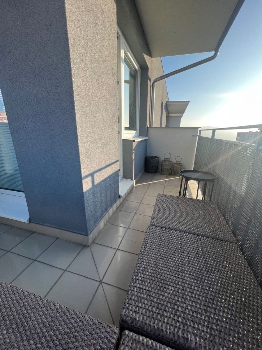 Pronájem bytu 2+kk 68 m², Podlesí II, Zlín, Zlínský kraj Pronájem bytu 2+kk 68 m², Podlesí II, Zlín, Zlínský kraj