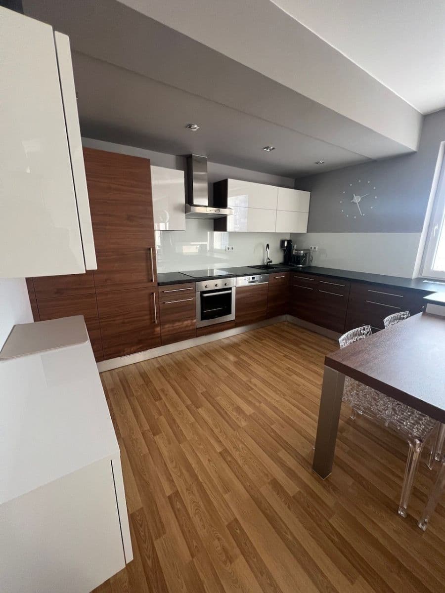 Pronájem bytu 2+kk 68 m², Podlesí II, Zlín, Zlínský kraj Pronájem bytu 2+kk 68 m², Podlesí II, Zlín, Zlínský kraj