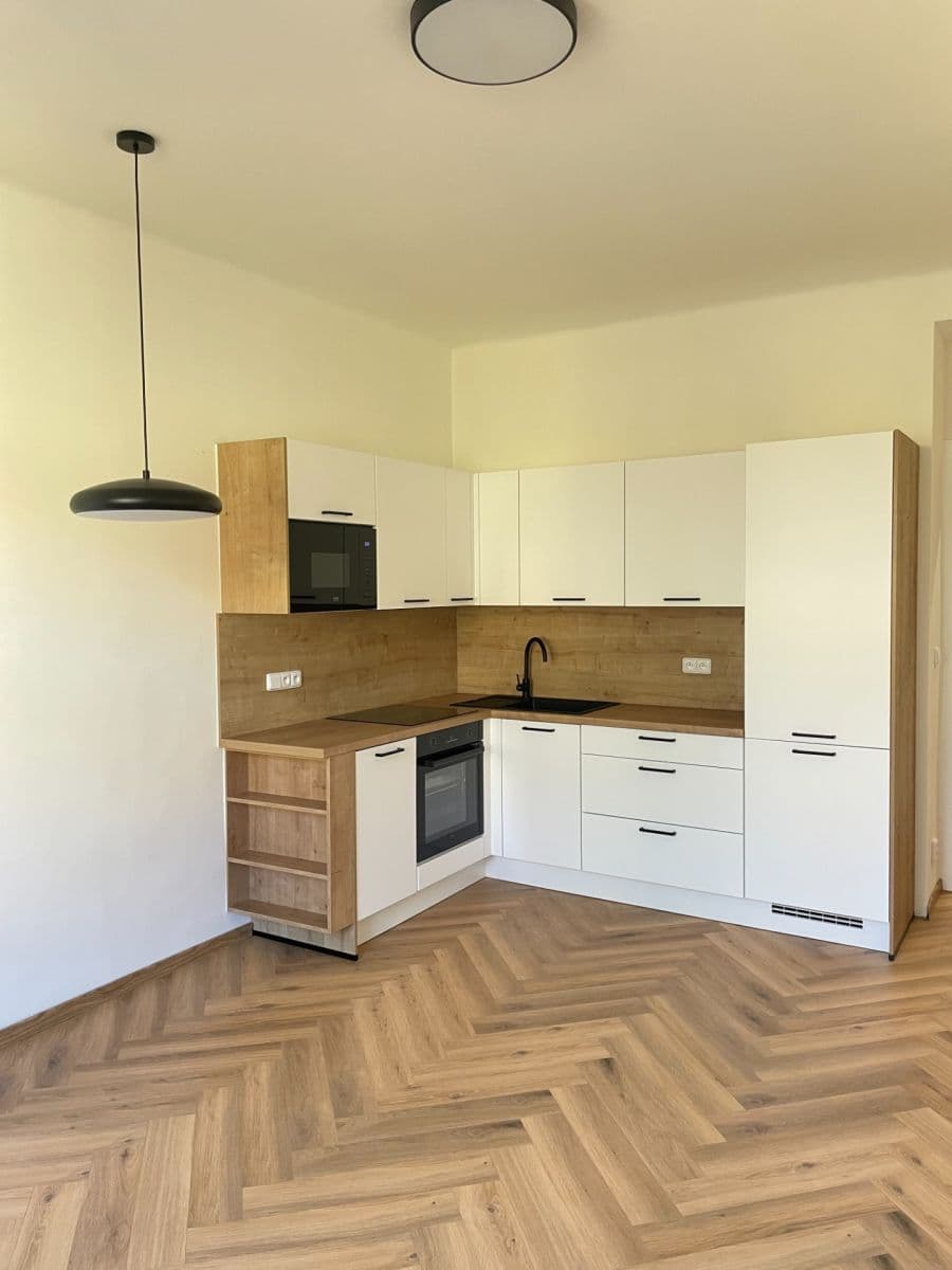 Pronájem bytu 2+kk 46 m², Jaromírova, Praha, Praha Pronájem bytu 2+kk 46 m², Jaromírova, Praha, Praha