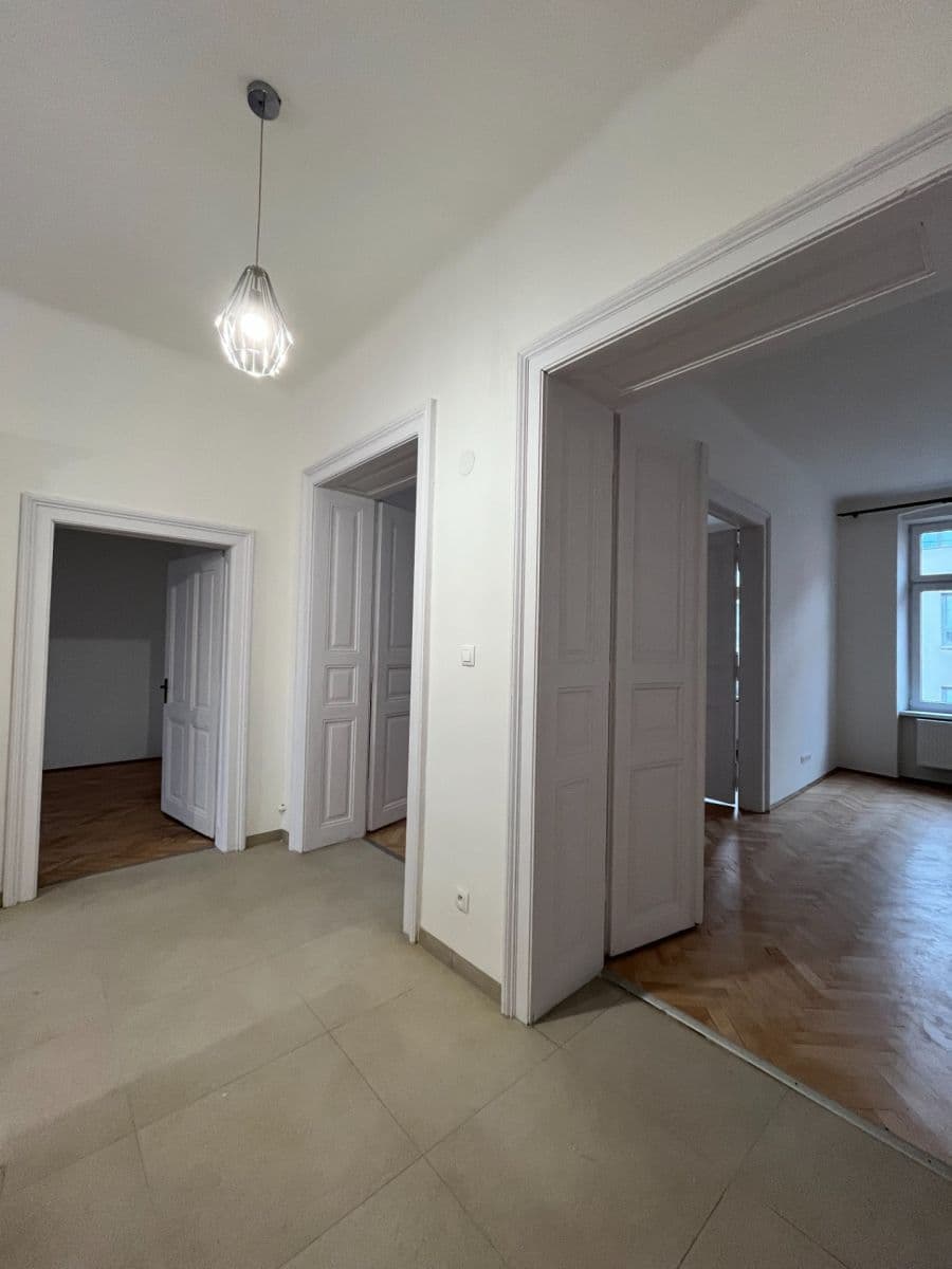 Pronájem bytu 3+1 100 m², Bratislava - mestská časť Staré Mesto, Bratislavský kraj Pronájem bytu 3+1 100 m², Bratislava - mestská časť Staré Mesto, Bratislavský kraj