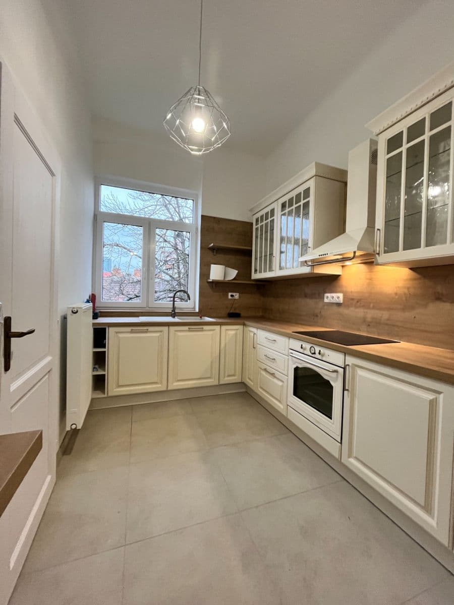 Pronájem bytu 3+1 100 m², Bratislava - mestská časť Staré Mesto, Bratislavský kraj Pronájem bytu 3+1 100 m², Bratislava - mestská časť Staré Mesto, Bratislavský kraj