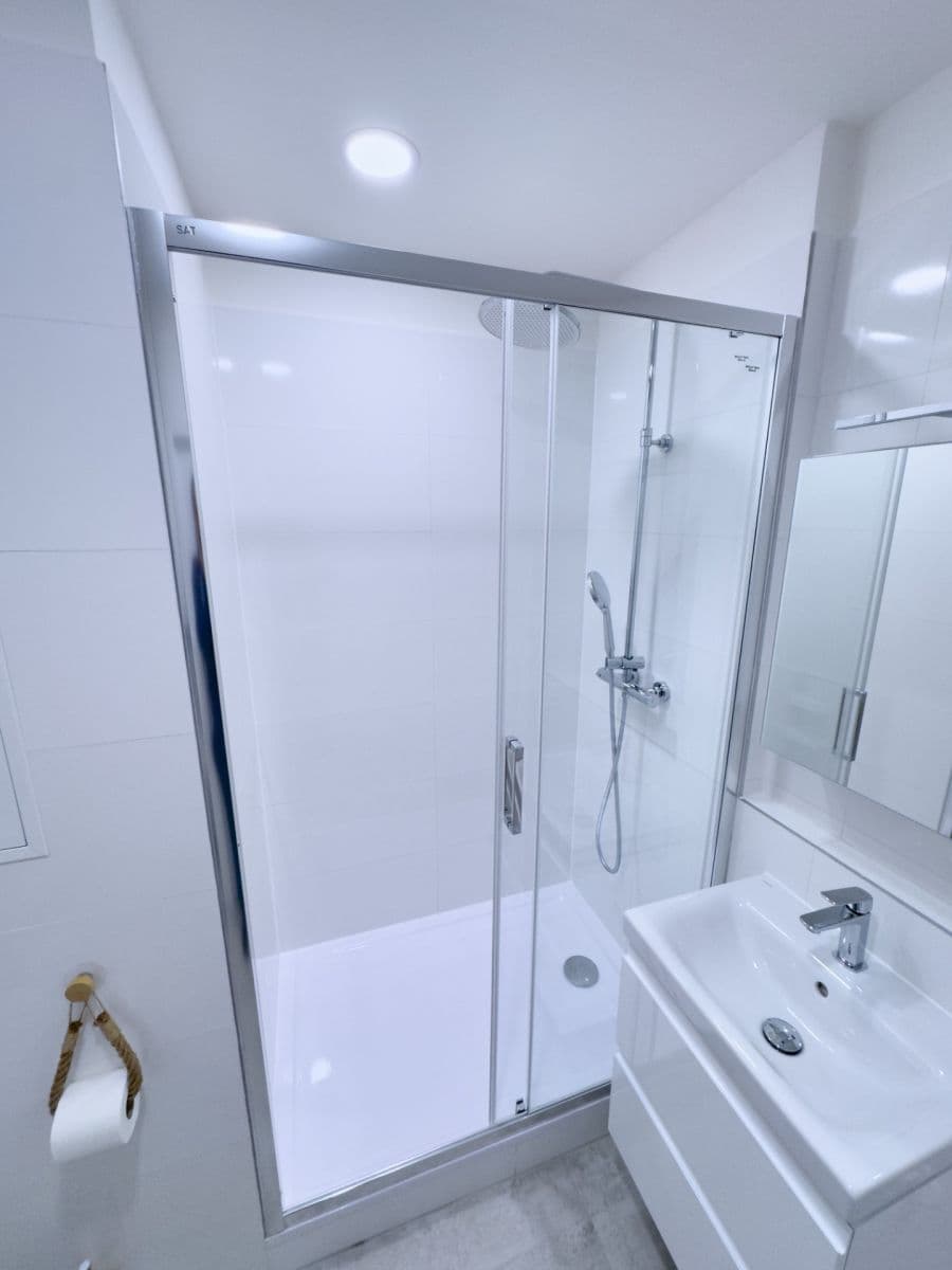 Pronájem bytu 2+kk 42 m², Ciolkovského, Praha, Praha Pronájem bytu 2+kk 42 m², Ciolkovského, Praha, Praha