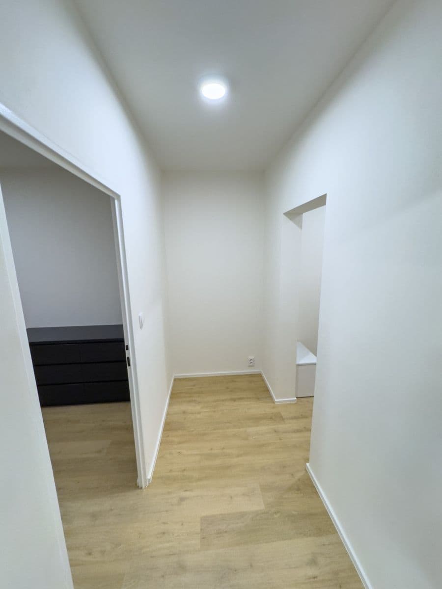 Pronájem bytu 2+kk 42 m², Ciolkovského, Praha, Praha Pronájem bytu 2+kk 42 m², Ciolkovského, Praha, Praha