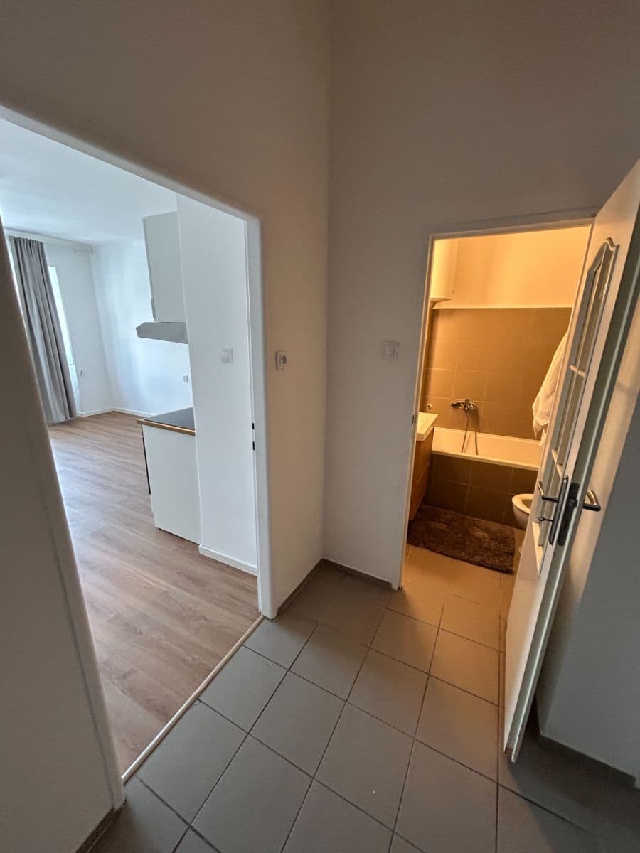 Prodej bytu 1+kk 32 m², Kolbenova, Praha, Praha Prodej bytu 1+kk 32 m², Kolbenova, Praha, Praha