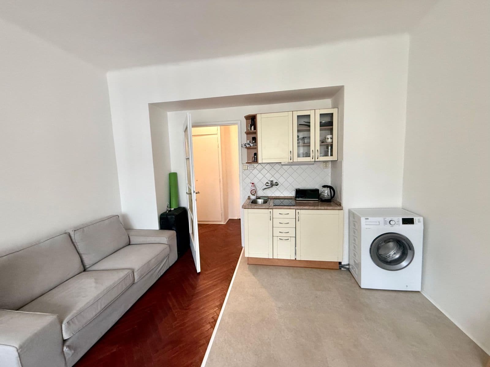 Pronájem bytu 1+kk 32 m², Slezská, Praha, Praha Pronájem bytu 1+kk 32 m², Slezská, Praha, Praha