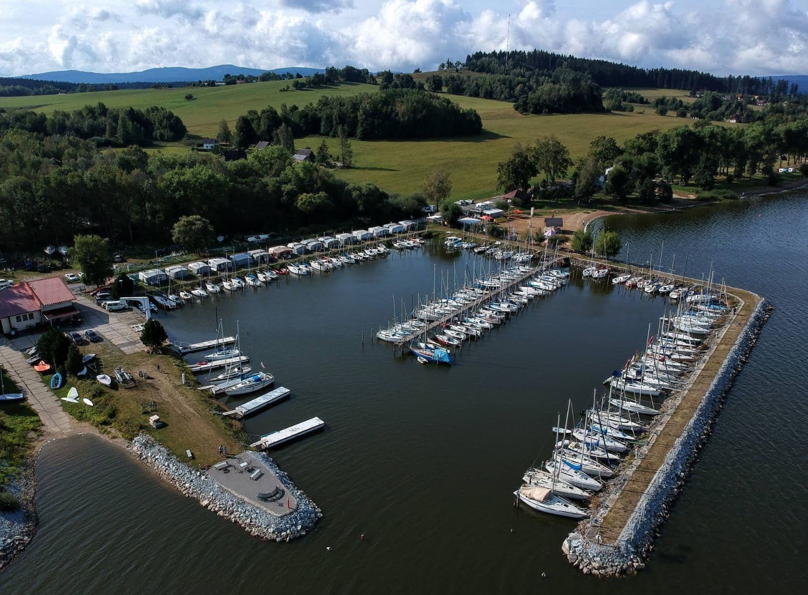 Prodej pozemku 1.893 m², Černá v Pošumaví, Jihočeský kraj Prodej pozemku 1.893 m², Černá v Pošumaví, Jihočeský kraj