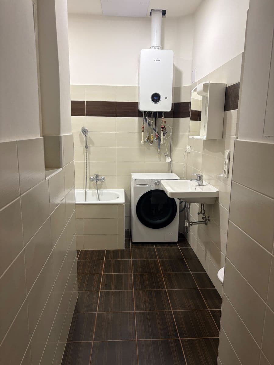 Pronájem bytu 3+1 95 m², Sokolovská, Praha, Praha Pronájem bytu 3+1 95 m², Sokolovská, Praha, Praha