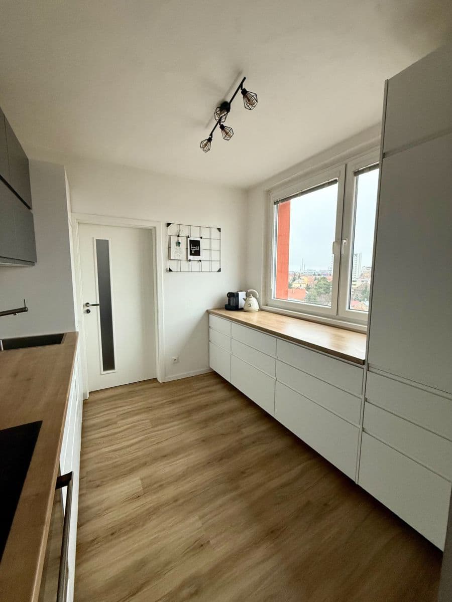 Pronájem bytu 3+1 75 m², Ke Strašnické, Praha, Praha Pronájem bytu 3+1 75 m², Ke Strašnické, Praha, Praha