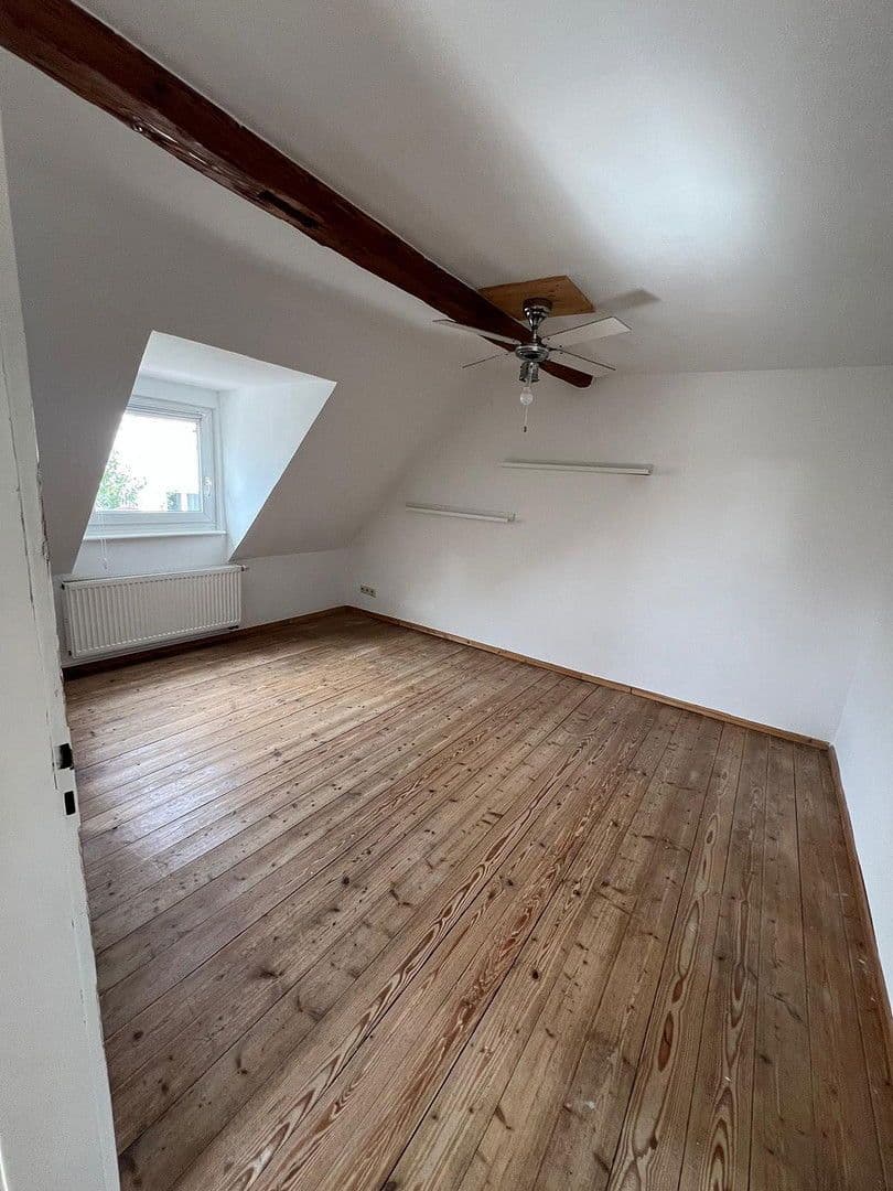 Pronájem bytu 6+1 120 m², Schöckinger Straße 31, Korntal-Münchingen, Bádensko-Württembersko Pronájem bytu 6+1 120 m², Schöckinger Straße 31, Korntal-Münchingen, Bádensko-Württembersko