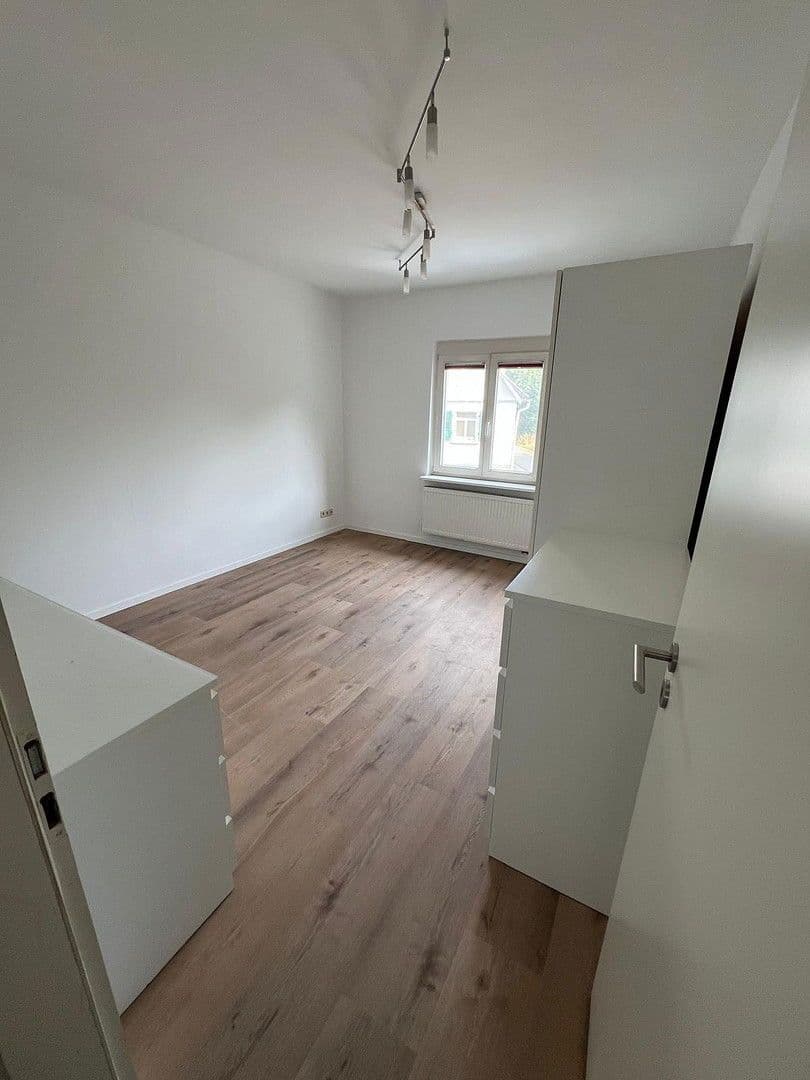 Pronájem bytu 6+1 120 m², Schöckinger Straße 31, Korntal-Münchingen, Bádensko-Württembersko Pronájem bytu 6+1 120 m², Schöckinger Straße 31, Korntal-Münchingen, Bádensko-Württembersko