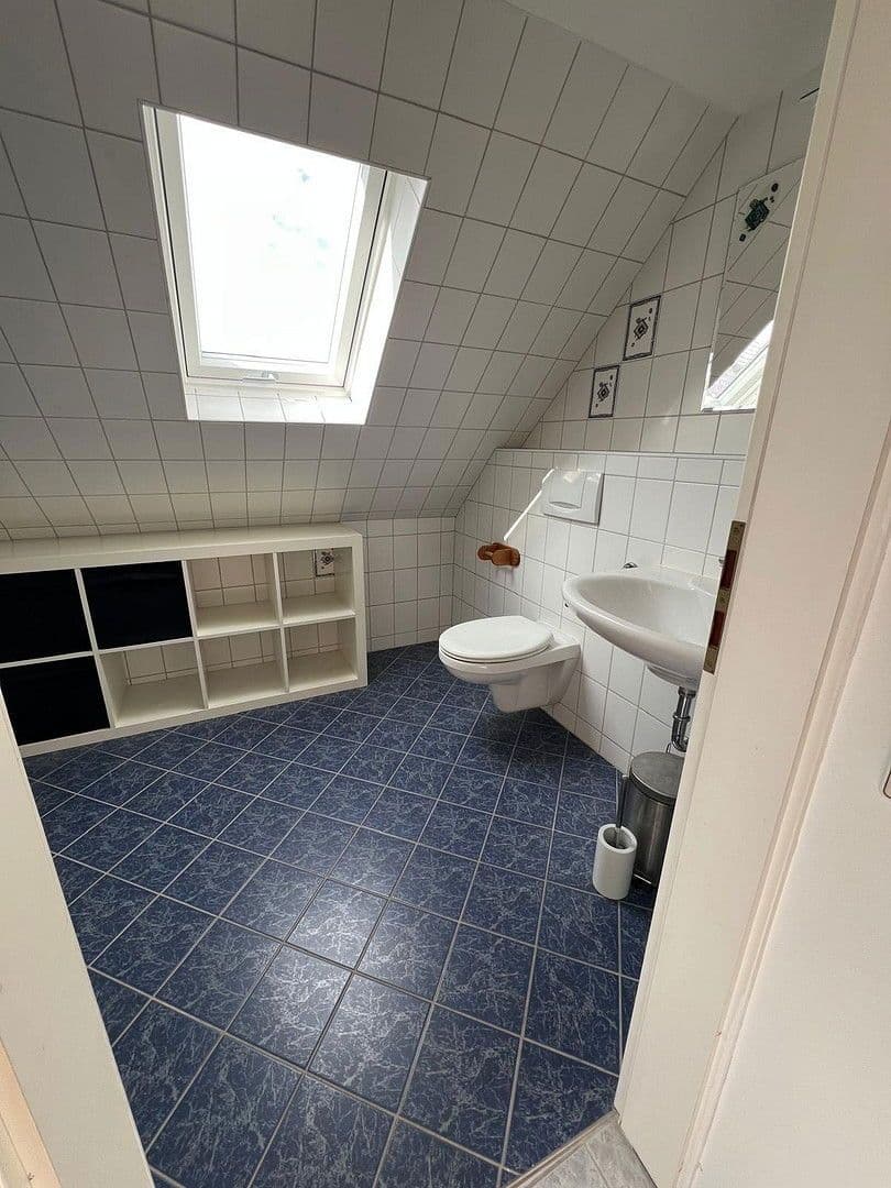 Pronájem bytu 6+1 120 m², Schöckinger Straße 31, Korntal-Münchingen, Bádensko-Württembersko Pronájem bytu 6+1 120 m², Schöckinger Straße 31, Korntal-Münchingen, Bádensko-Württembersko