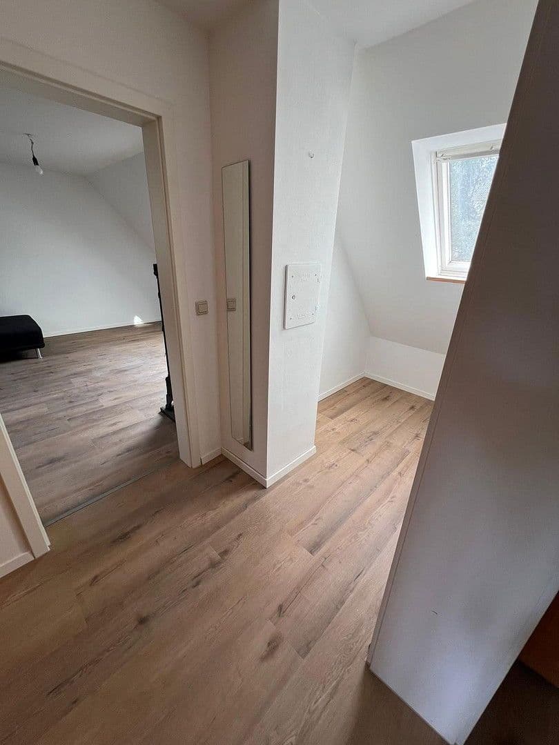 Pronájem bytu 6+1 120 m², Schöckinger Straße 31, Korntal-Münchingen, Bádensko-Württembersko Pronájem bytu 6+1 120 m², Schöckinger Straße 31, Korntal-Münchingen, Bádensko-Württembersko