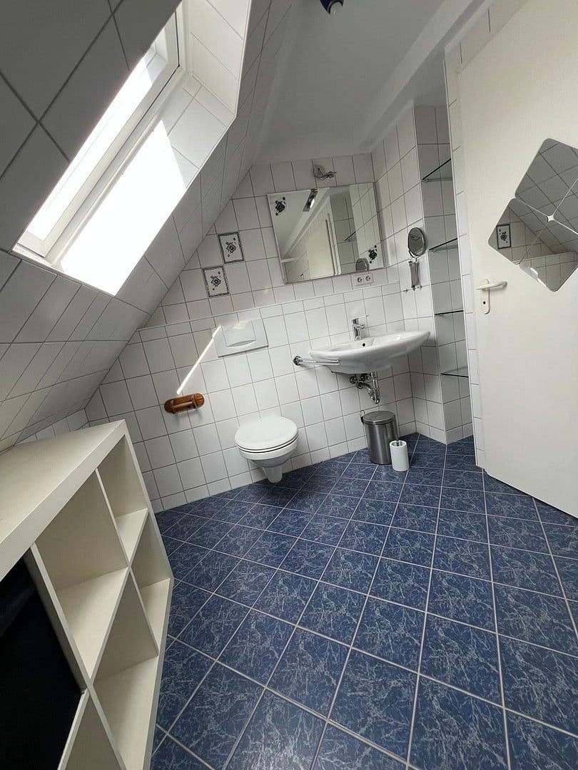 Pronájem bytu 6+1 120 m², Schöckinger Straße 31, Korntal-Münchingen, Bádensko-Württembersko Pronájem bytu 6+1 120 m², Schöckinger Straße 31, Korntal-Münchingen, Bádensko-Württembersko