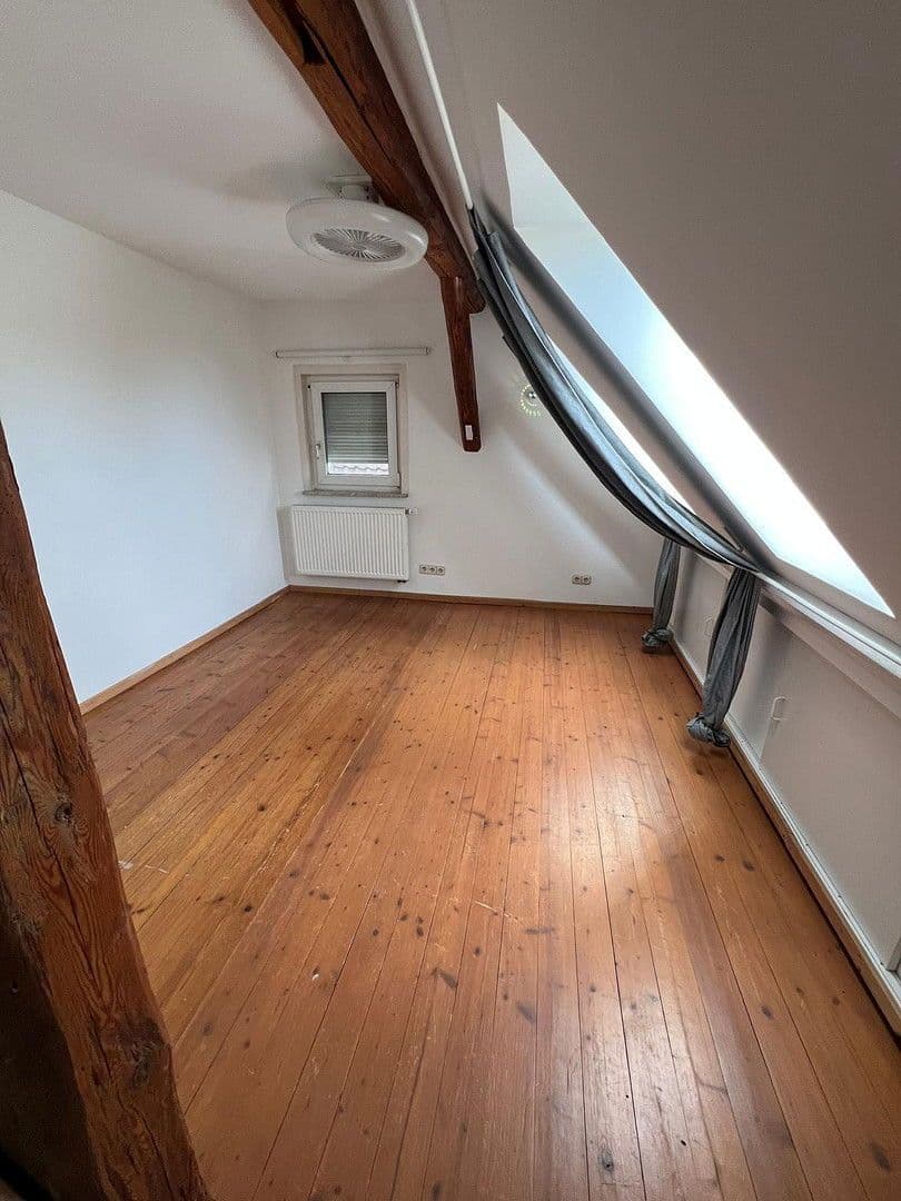 Pronájem bytu 6+1 120 m², Schöckinger Straße 31, Korntal-Münchingen, Bádensko-Württembersko Pronájem bytu 6+1 120 m², Schöckinger Straße 31, Korntal-Münchingen, Bádensko-Württembersko