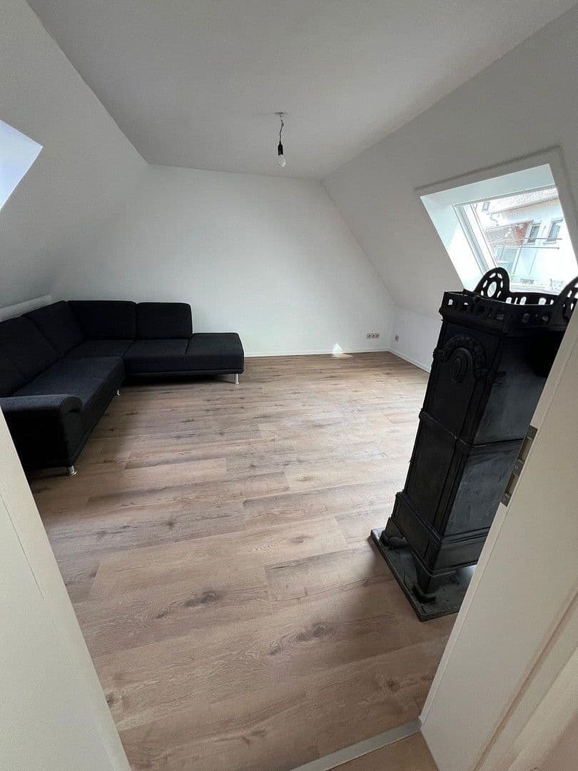 Pronájem bytu 6+1 120 m², Schöckinger Straße 31, Korntal-Münchingen, Bádensko-Württembersko Pronájem bytu 6+1 120 m², Schöckinger Straße 31, Korntal-Münchingen, Bádensko-Württembersko