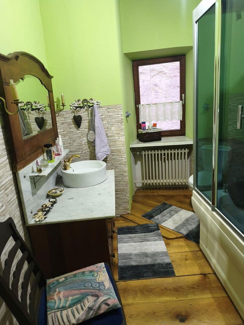 Prodej domu 285 m², pozemek 25 m², Am Markt 59, Lieser, Porýní-Falc Prodej domu 285 m², pozemek 25 m², Am Markt 59, Lieser, Porýní-Falc