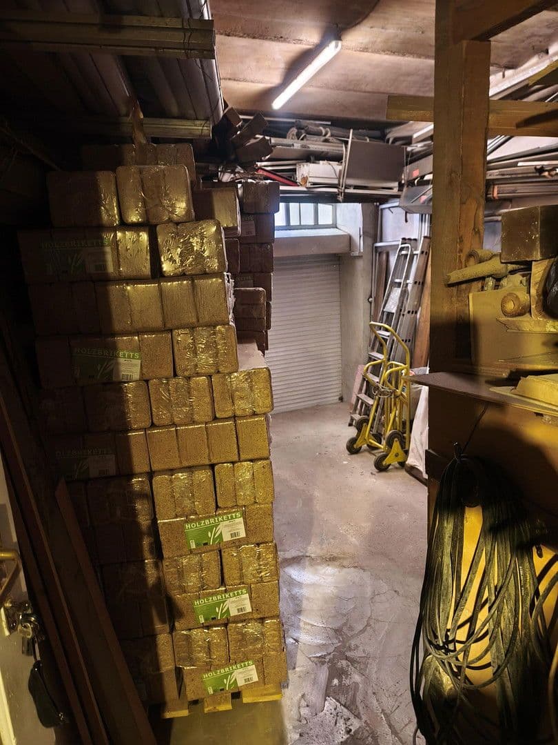 Prodej domu 285 m², pozemek 25 m², Am Markt 59, Lieser, Porýní-Falc Prodej domu 285 m², pozemek 25 m², Am Markt 59, Lieser, Porýní-Falc