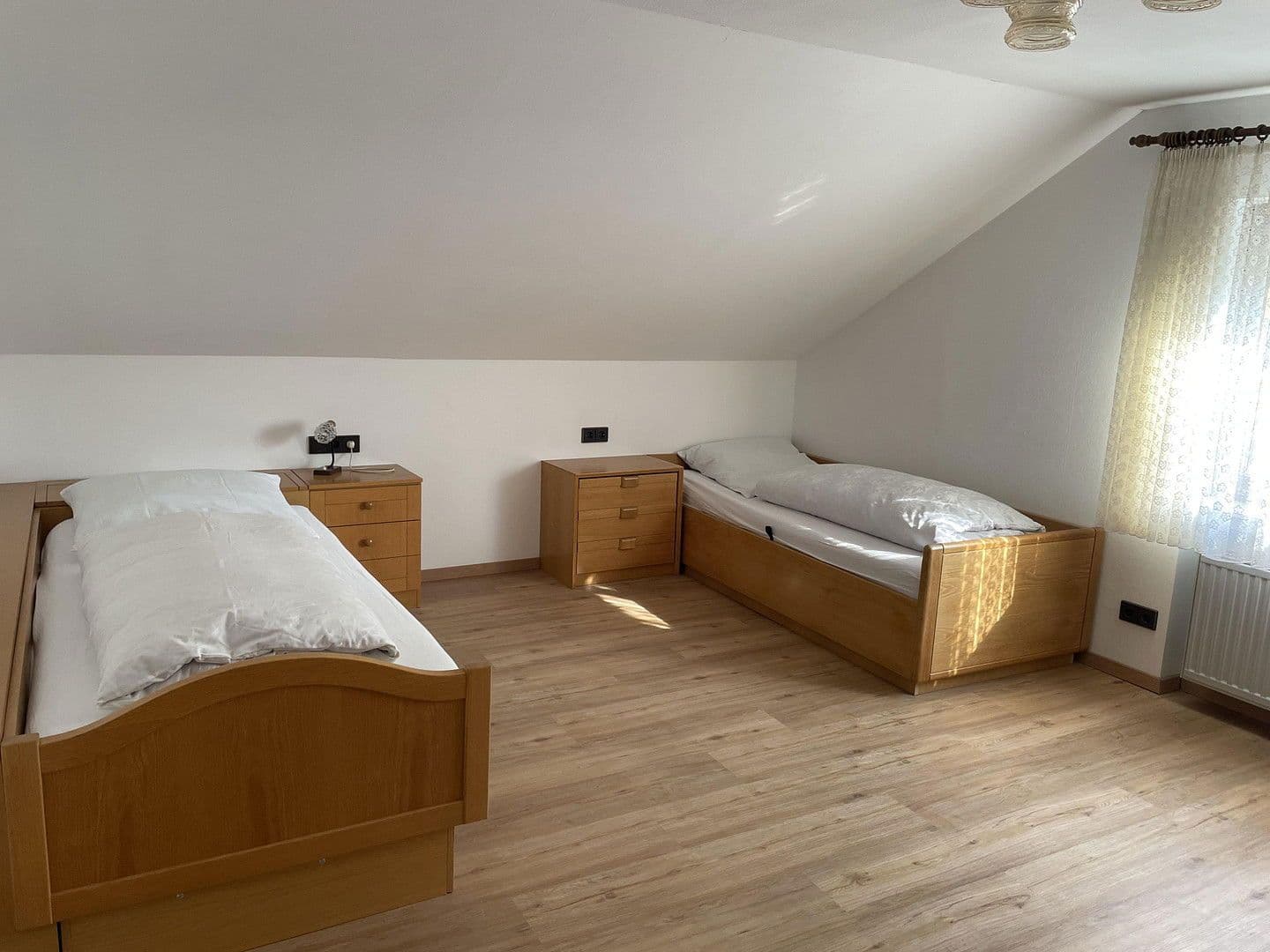 Pronájem bytu 3+1 125 m², Hambachstrasse 12, Hessigheim, Bádensko-Württembersko Pronájem bytu 3+1 125 m², Hambachstrasse 12, Hessigheim, Bádensko-Württembersko