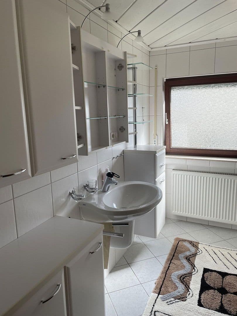 Pronájem bytu 3+1 125 m², Hambachstrasse 12, Hessigheim, Bádensko-Württembersko Pronájem bytu 3+1 125 m², Hambachstrasse 12, Hessigheim, Bádensko-Württembersko