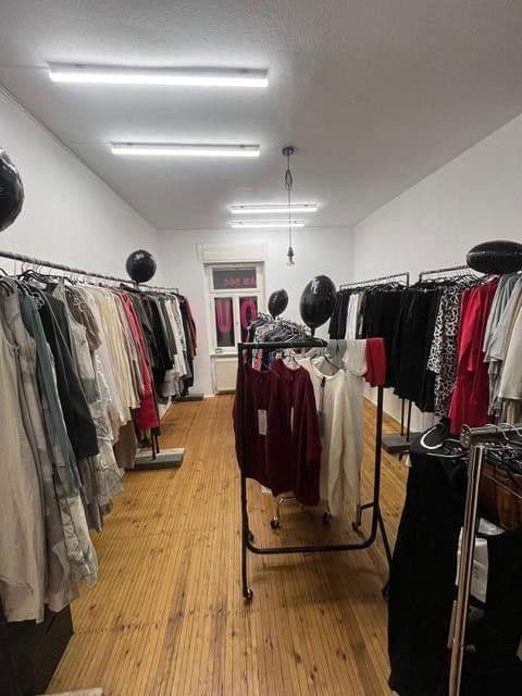 Pronájem kanceláře 110 m², Stuttgart, Bádensko-Württembersko Pronájem kanceláře 110 m², Stuttgart, Bádensko-Württembersko