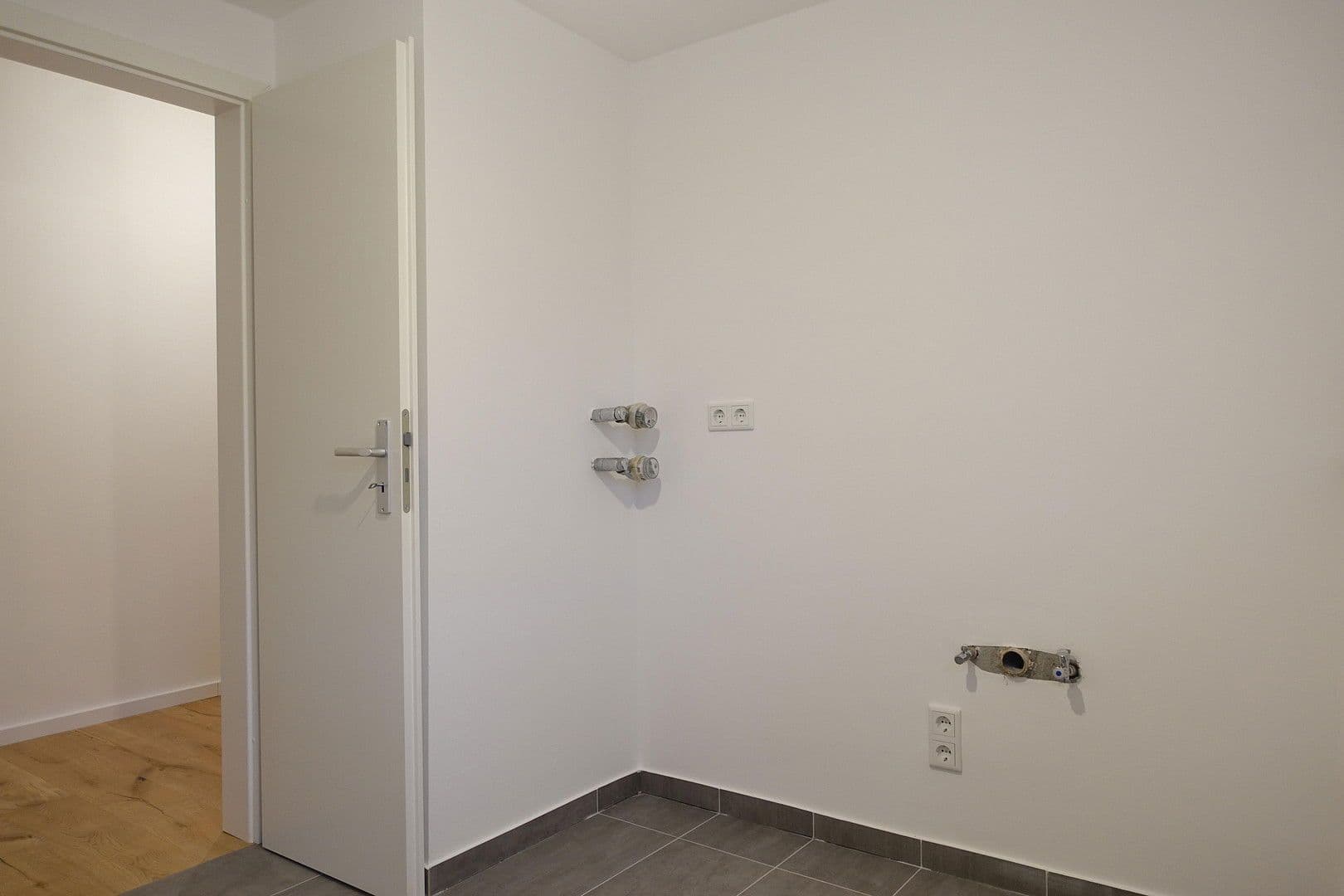 Prodej bytu 2+1 55 m², Kölner Str. 140, Düsseldorf, Severní Porýní-Vestfálsko Prodej bytu 2+1 55 m², Kölner Str. 140, Düsseldorf, Severní Porýní-Vestfálsko