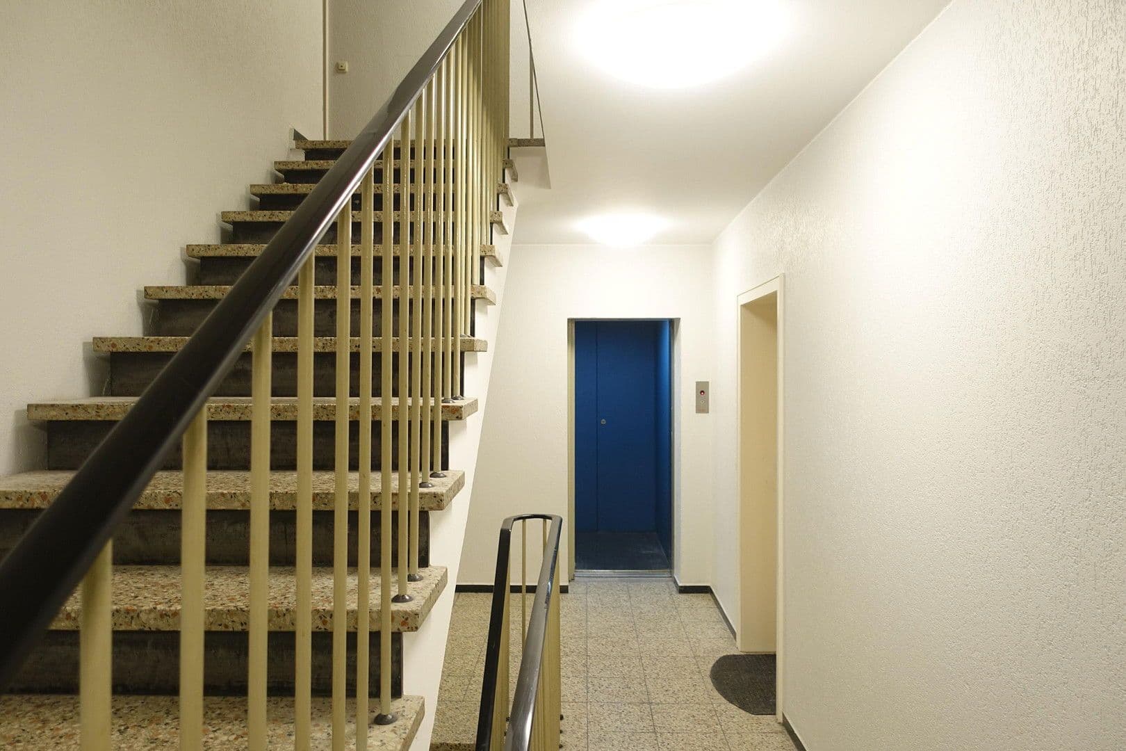 Prodej bytu 2+1 55 m², Kölner Str. 140, Düsseldorf, Severní Porýní-Vestfálsko Prodej bytu 2+1 55 m², Kölner Str. 140, Düsseldorf, Severní Porýní-Vestfálsko