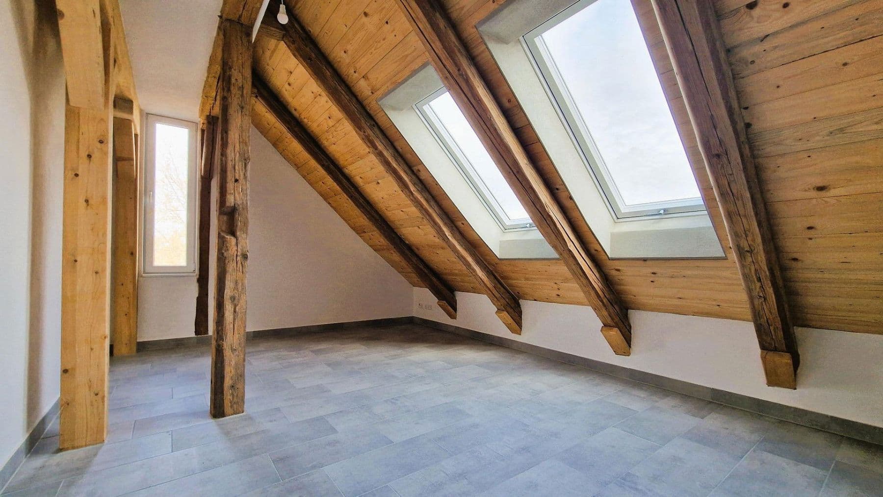 Pronájem bytu 3+1 99 m², Schulweg 11, Wolfsburg, Dolní Sasko Pronájem bytu 3+1 99 m², Schulweg 11, Wolfsburg, Dolní Sasko