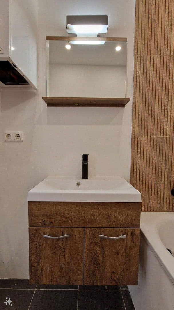 Pronájem bytu 3+1 60 m², Reimanstraße 19, Cáchy, Severní Porýní-Vestfálsko Pronájem bytu 3+1 60 m², Reimanstraße 19, Cáchy, Severní Porýní-Vestfálsko