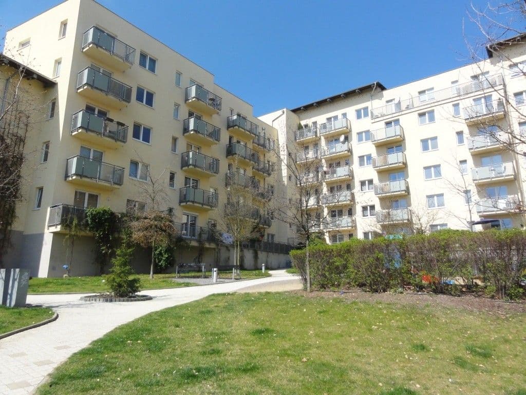 Pronájem garáže 15 m², Rižská, Praha, Praha Pronájem garáže 15 m², Rižská, Praha, Praha