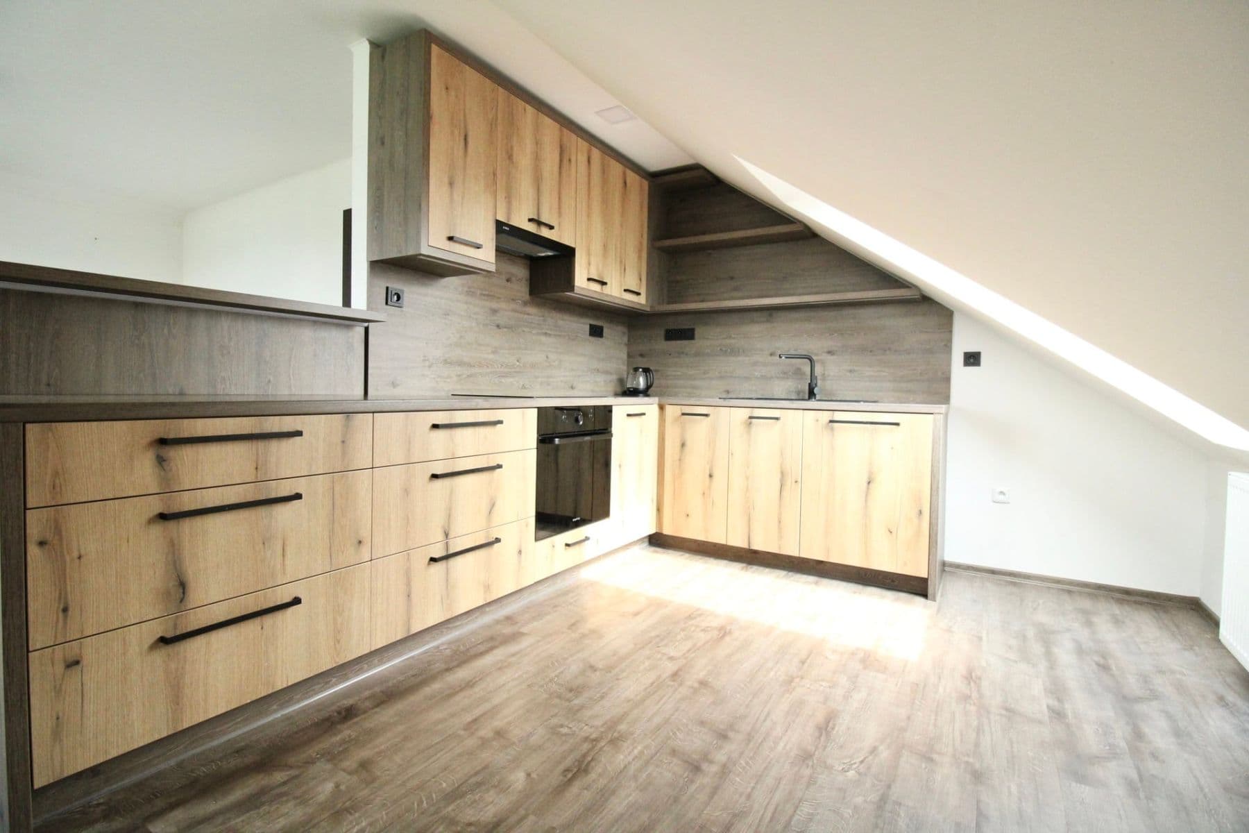 Prodej bytu 3+kk 89 m², Třídvorská, Kolín, Středočeský kraj Prodej bytu 3+kk 89 m², Třídvorská, Kolín, Středočeský kraj