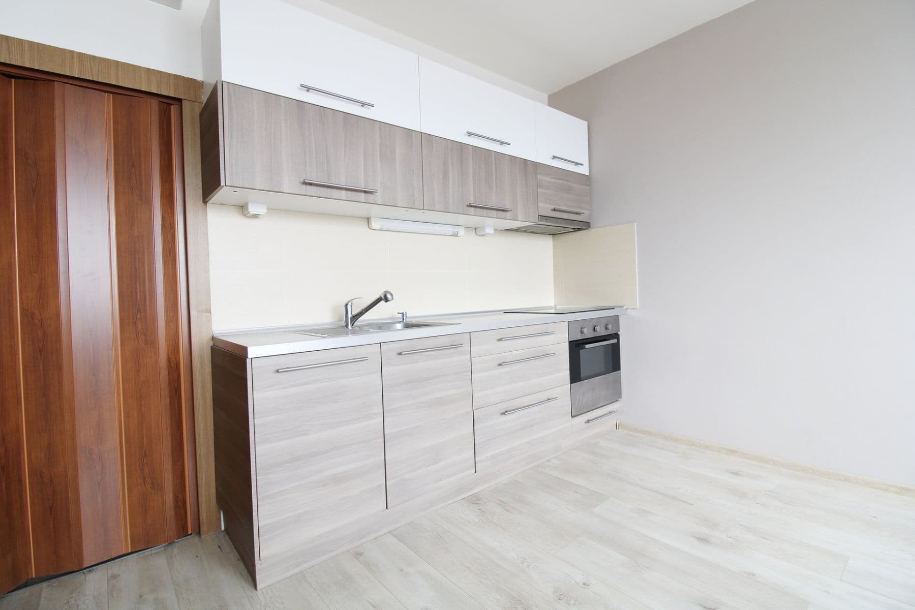 Pronájem bytu 2+kk 49 m², náměstí Osvoboditelů, Praha, Praha Pronájem bytu 2+kk 49 m², náměstí Osvoboditelů, Praha, Praha