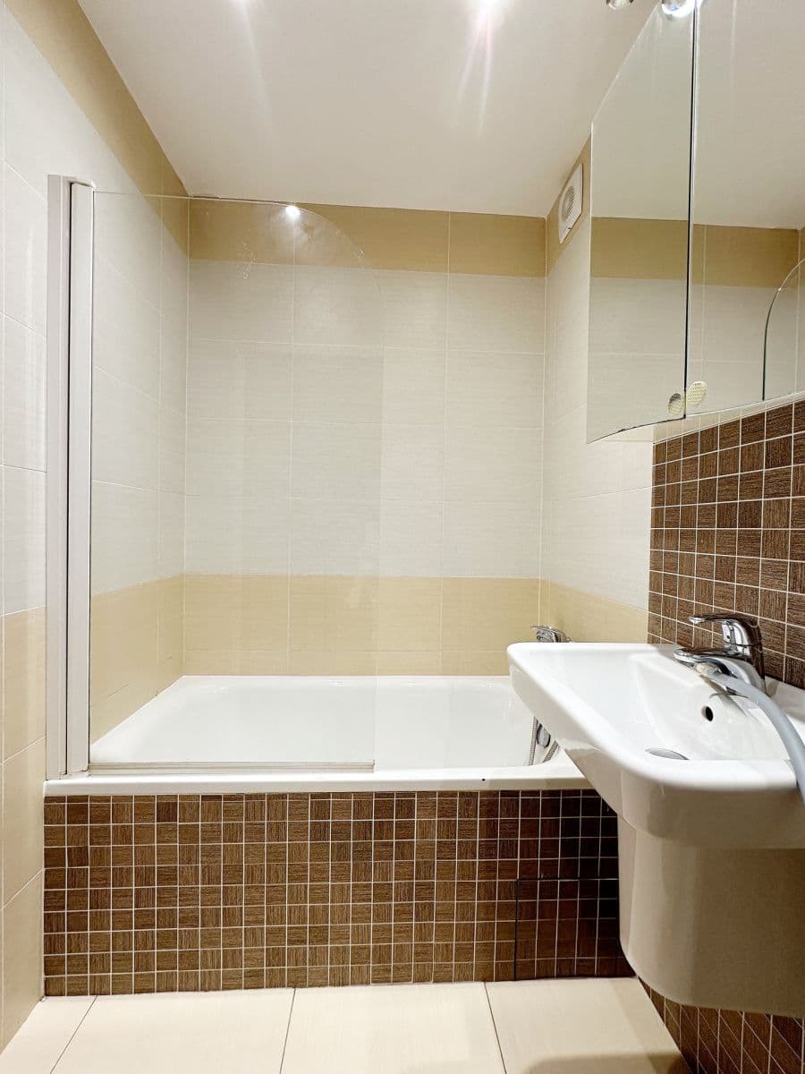 Pronájem bytu 2+kk 49 m², náměstí Osvoboditelů, Praha, Praha Pronájem bytu 2+kk 49 m², náměstí Osvoboditelů, Praha, Praha