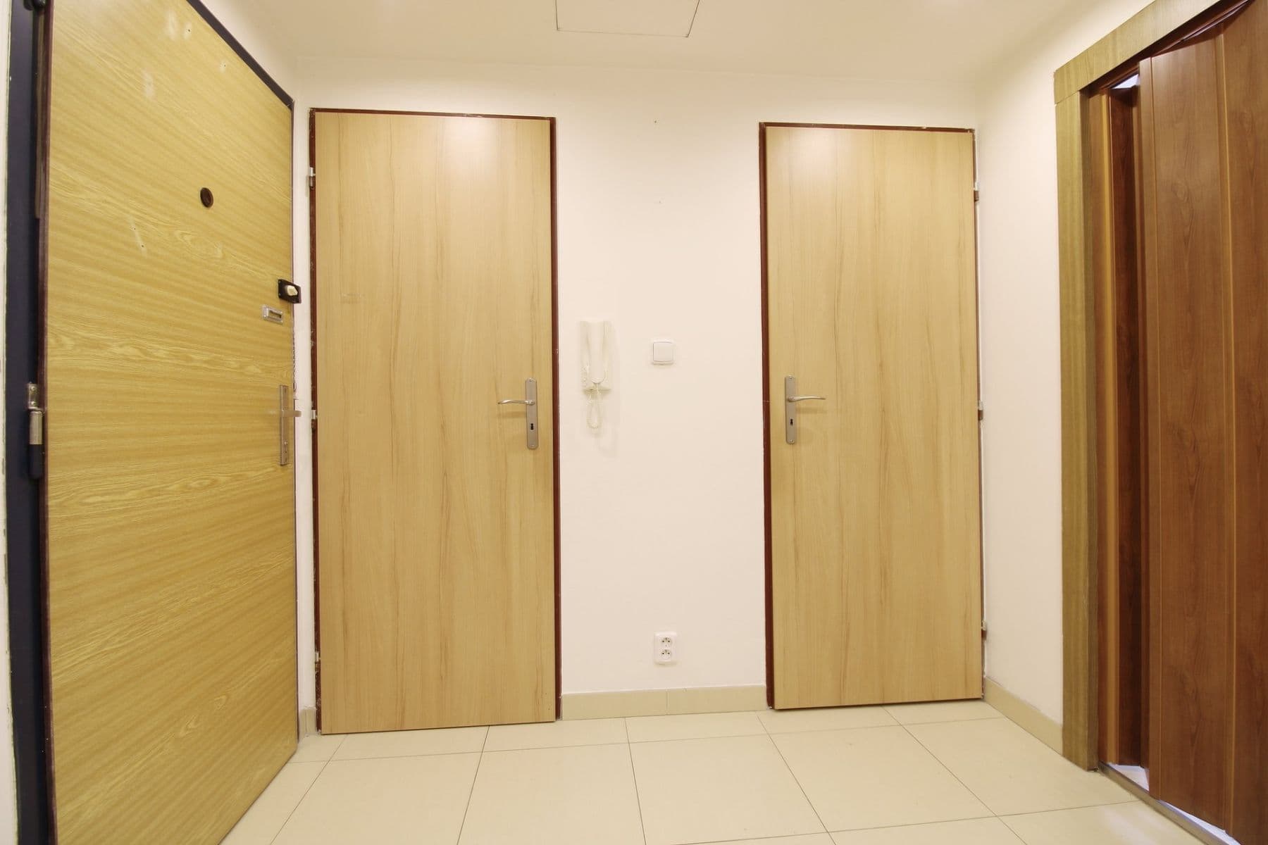 Pronájem bytu 2+kk 49 m², náměstí Osvoboditelů, Praha, Praha Pronájem bytu 2+kk 49 m², náměstí Osvoboditelů, Praha, Praha