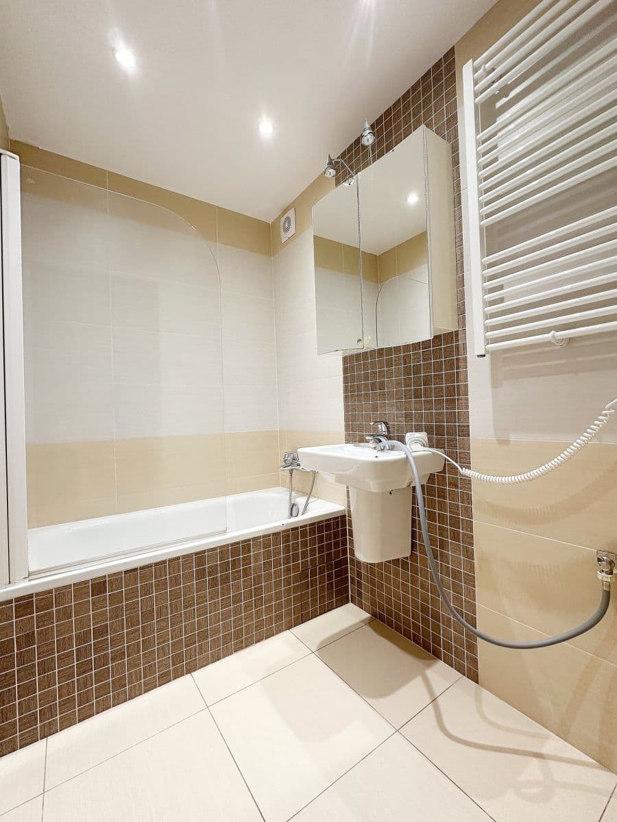 Pronájem bytu 2+kk 49 m², náměstí Osvoboditelů, Praha, Praha Pronájem bytu 2+kk 49 m², náměstí Osvoboditelů, Praha, Praha