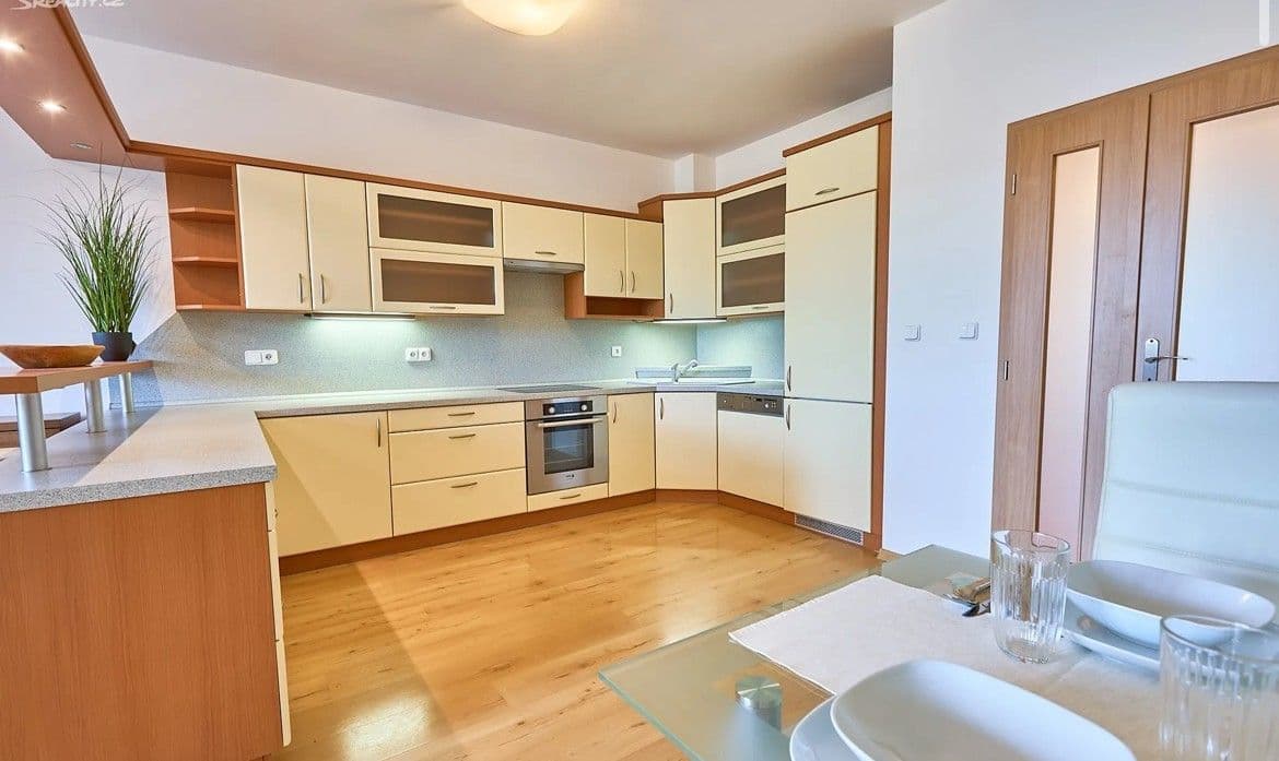 Pronájem bytu 3+kk 116 m², Přízřenická, Modřice, Jihomoravský kraj Pronájem bytu 3+kk 116 m², Přízřenická, Modřice, Jihomoravský kraj