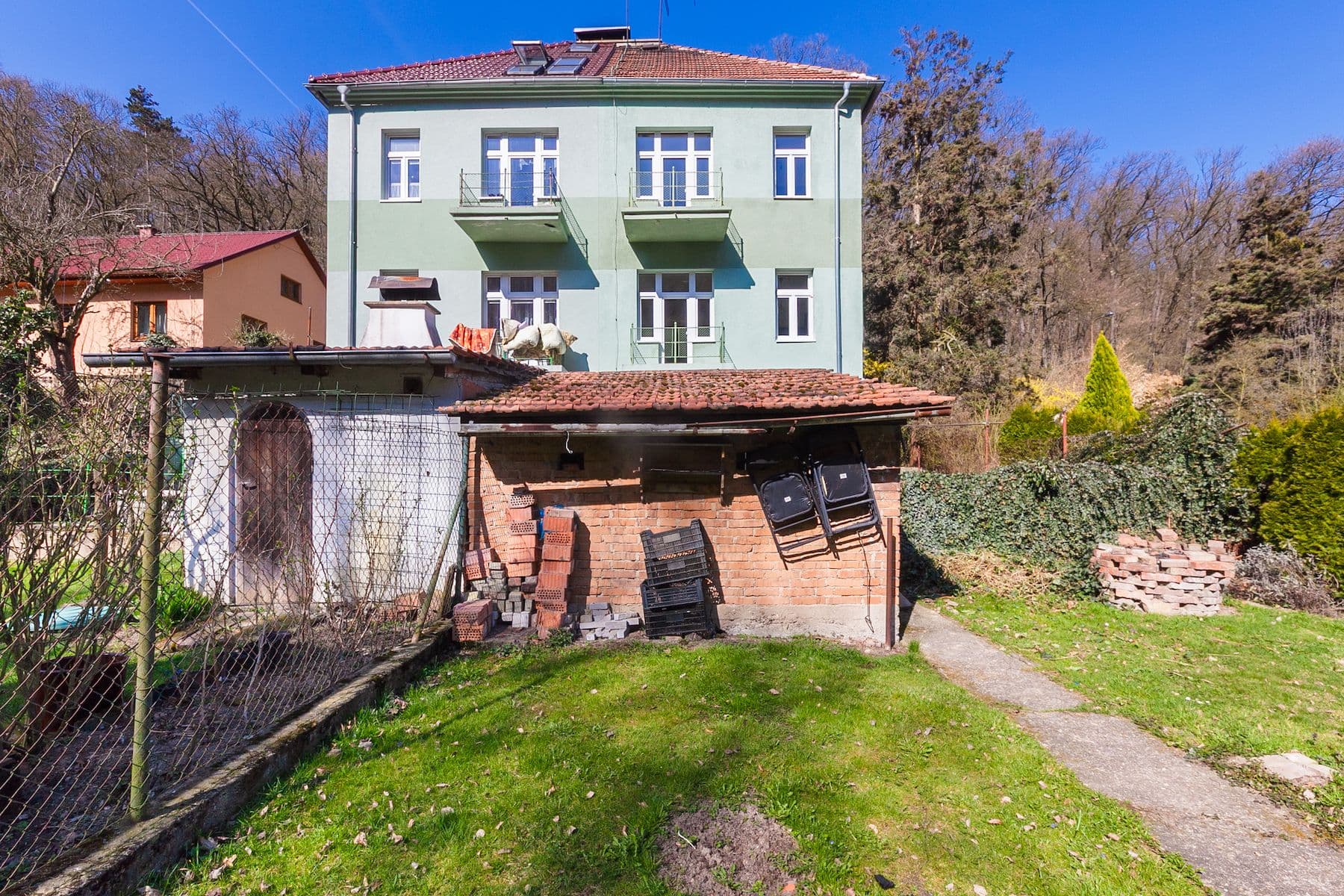 Prodej domu 200 m², pozemek 444 m², K Podmoráni, Úholičky, Středočeský kraj Prodej domu 200 m², pozemek 444 m², K Podmoráni, Úholičky, Středočeský kraj