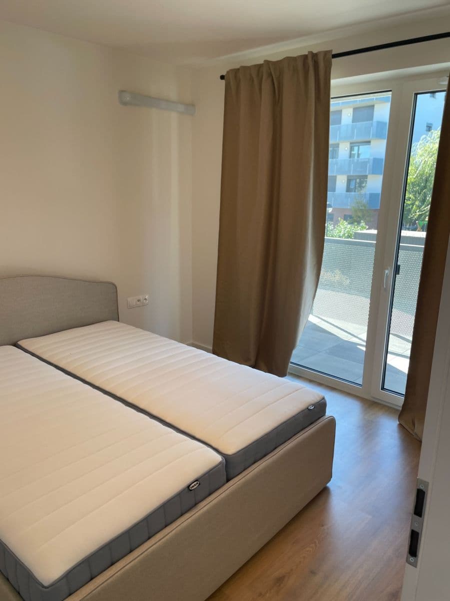 Pronájem bytu 2+1 55 m², Nové Mesto, Bratislavský kraj Pronájem bytu 2+1 55 m², Nové Mesto, Bratislavský kraj