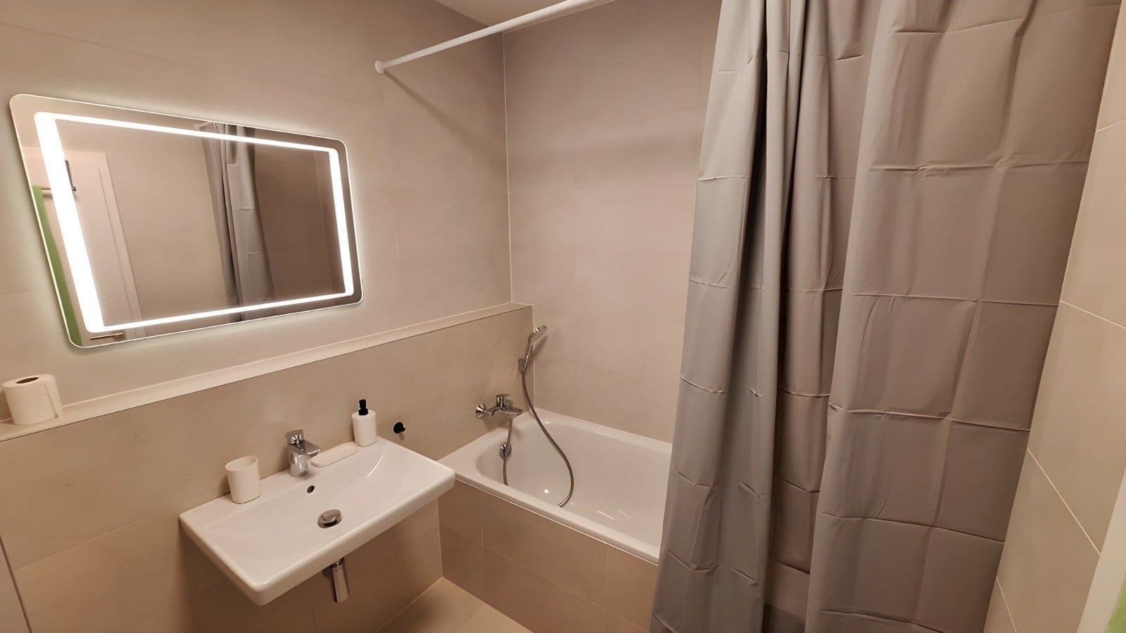 Pronájem bytu 2+1 55 m², Nové Mesto, Bratislavský kraj Pronájem bytu 2+1 55 m², Nové Mesto, Bratislavský kraj