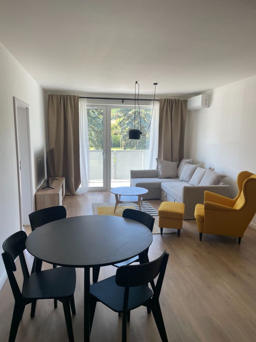 Pronájem bytu 2+1 55 m², Nové Mesto, Bratislavský kraj Pronájem bytu 2+1 55 m², Nové Mesto, Bratislavský kraj