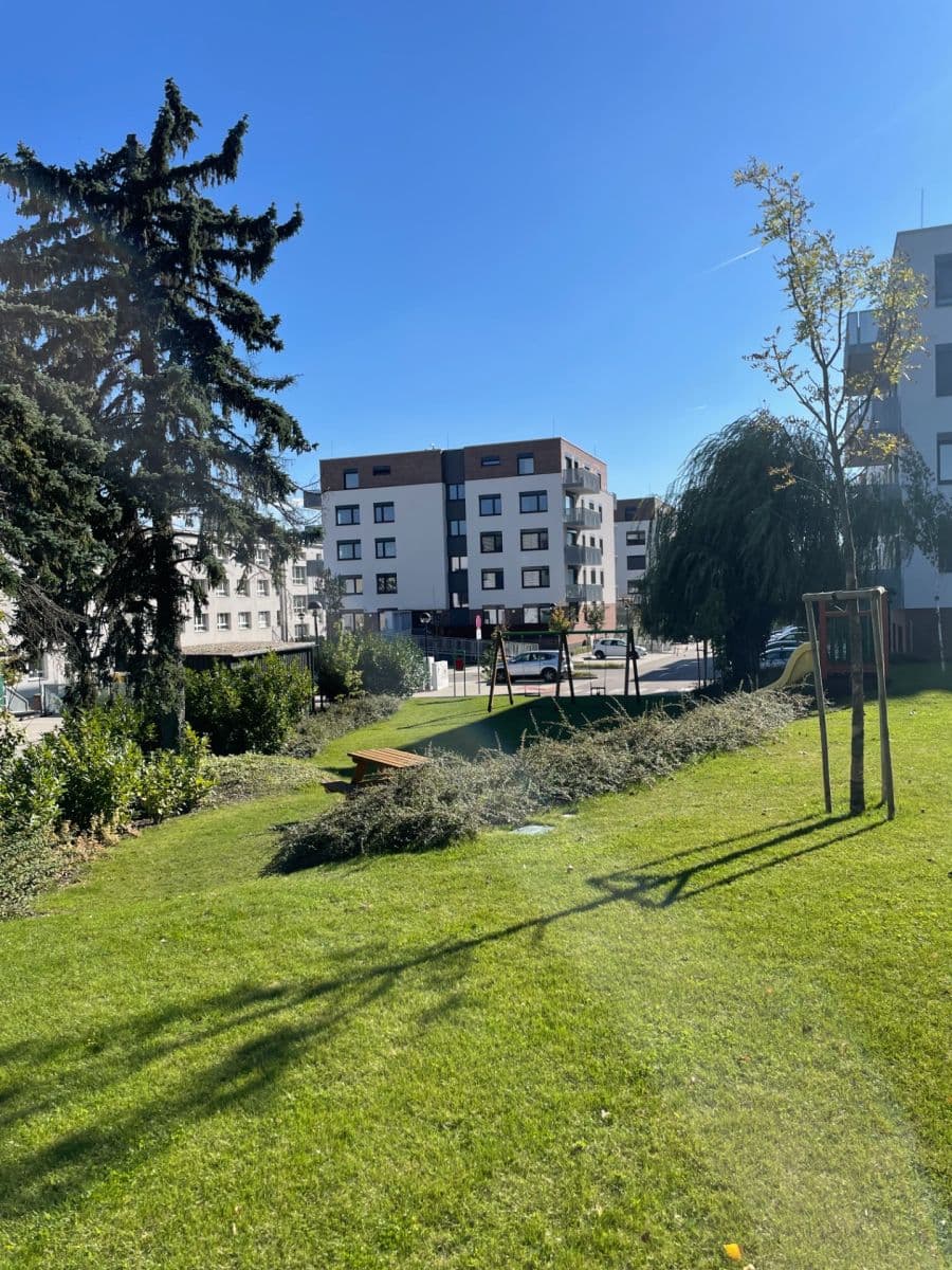 Pronájem bytu 2+1 55 m², Nové Mesto, Bratislavský kraj Pronájem bytu 2+1 55 m², Nové Mesto, Bratislavský kraj