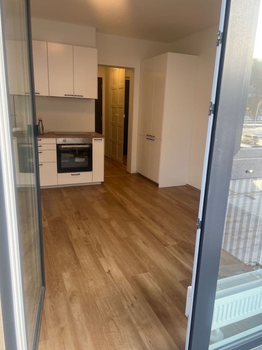 Pronájem bytu 1+kk 25 m², Nádražní, Kralupy nad Vltavou, Středočeský kraj Pronájem bytu 1+kk 25 m², Nádražní, Kralupy nad Vltavou, Středočeský kraj