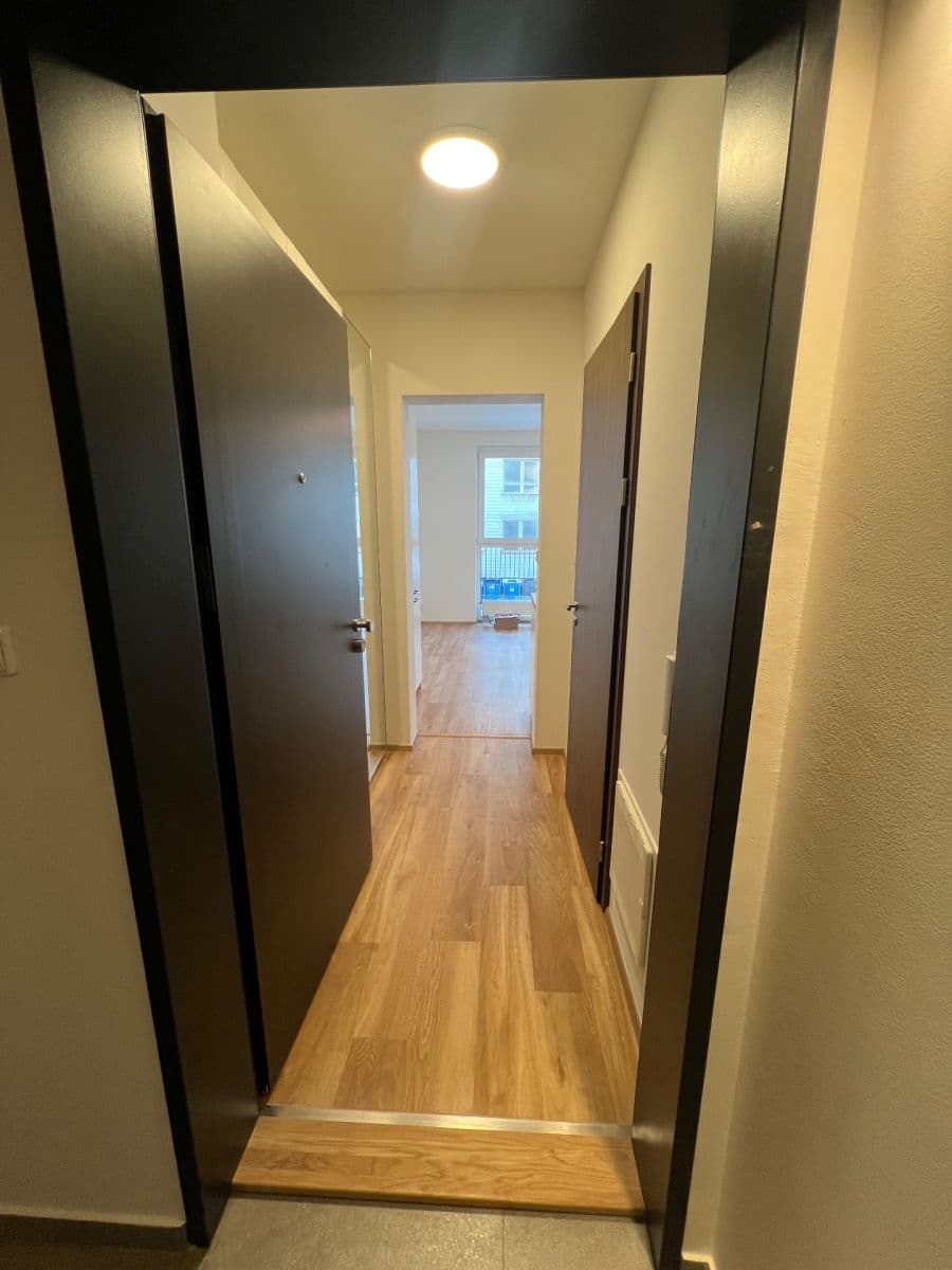 Pronájem bytu 1+kk 25 m², Nádražní, Kralupy nad Vltavou, Středočeský kraj Pronájem bytu 1+kk 25 m², Nádražní, Kralupy nad Vltavou, Středočeský kraj