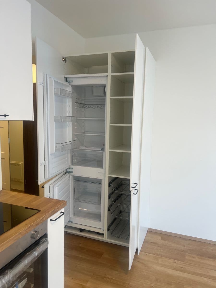 Pronájem bytu 1+kk 25 m², Nádražní, Kralupy nad Vltavou, Středočeský kraj Pronájem bytu 1+kk 25 m², Nádražní, Kralupy nad Vltavou, Středočeský kraj