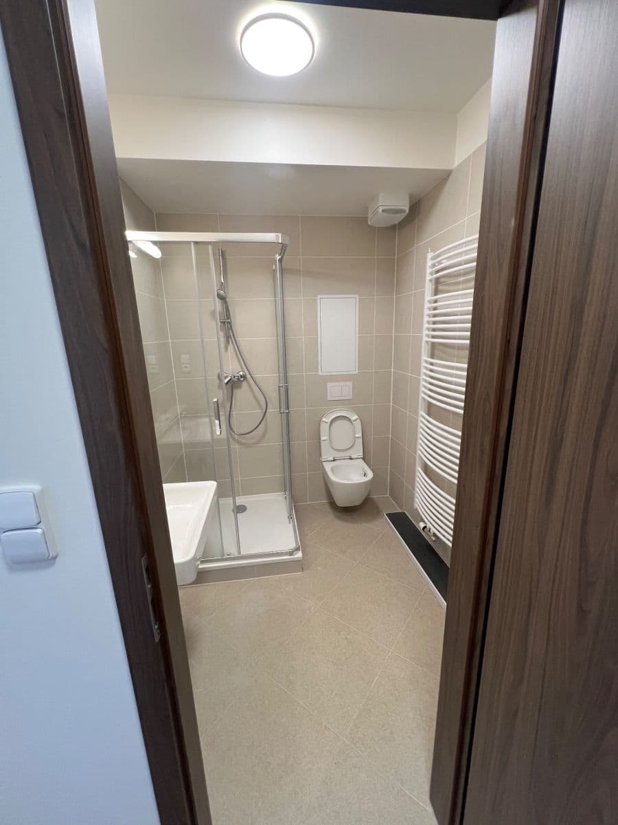 Pronájem bytu 1+kk 25 m², Nádražní, Kralupy nad Vltavou, Středočeský kraj Pronájem bytu 1+kk 25 m², Nádražní, Kralupy nad Vltavou, Středočeský kraj