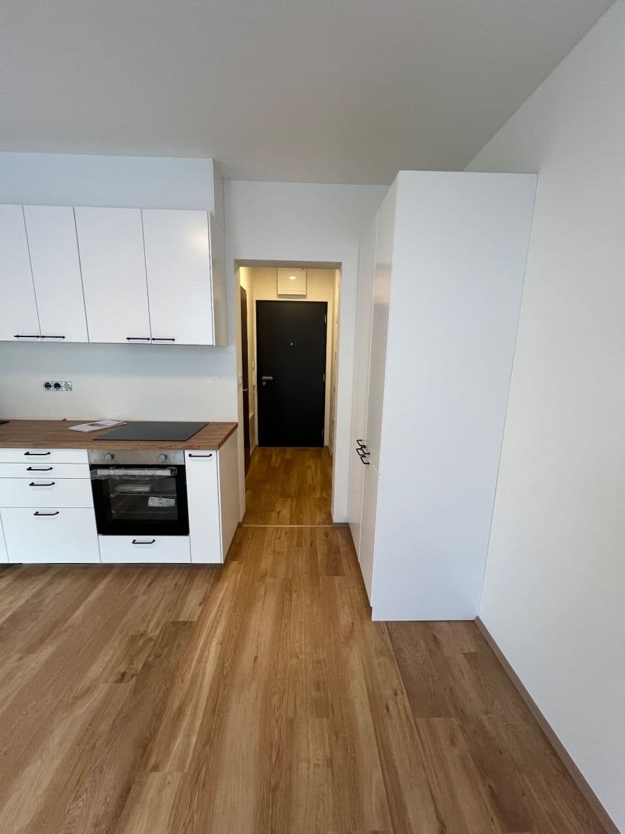 Pronájem bytu 1+kk 25 m², Nádražní, Kralupy nad Vltavou, Středočeský kraj Pronájem bytu 1+kk 25 m², Nádražní, Kralupy nad Vltavou, Středočeský kraj