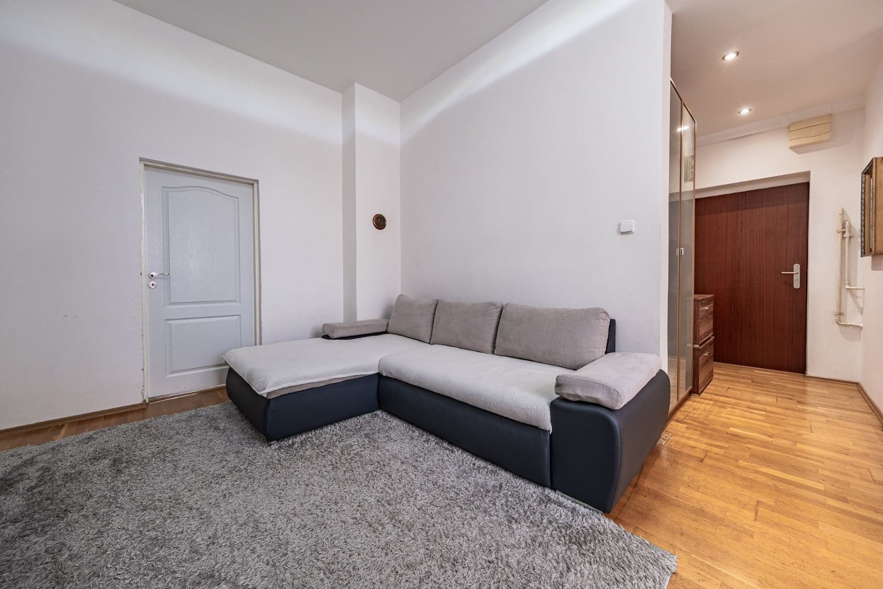 Pronájem bytu 2+kk 55 m², nám. Edvarda Beneše, Kladno, Středočeský kraj Pronájem bytu 2+kk 55 m², nám. Edvarda Beneše, Kladno, Středočeský kraj