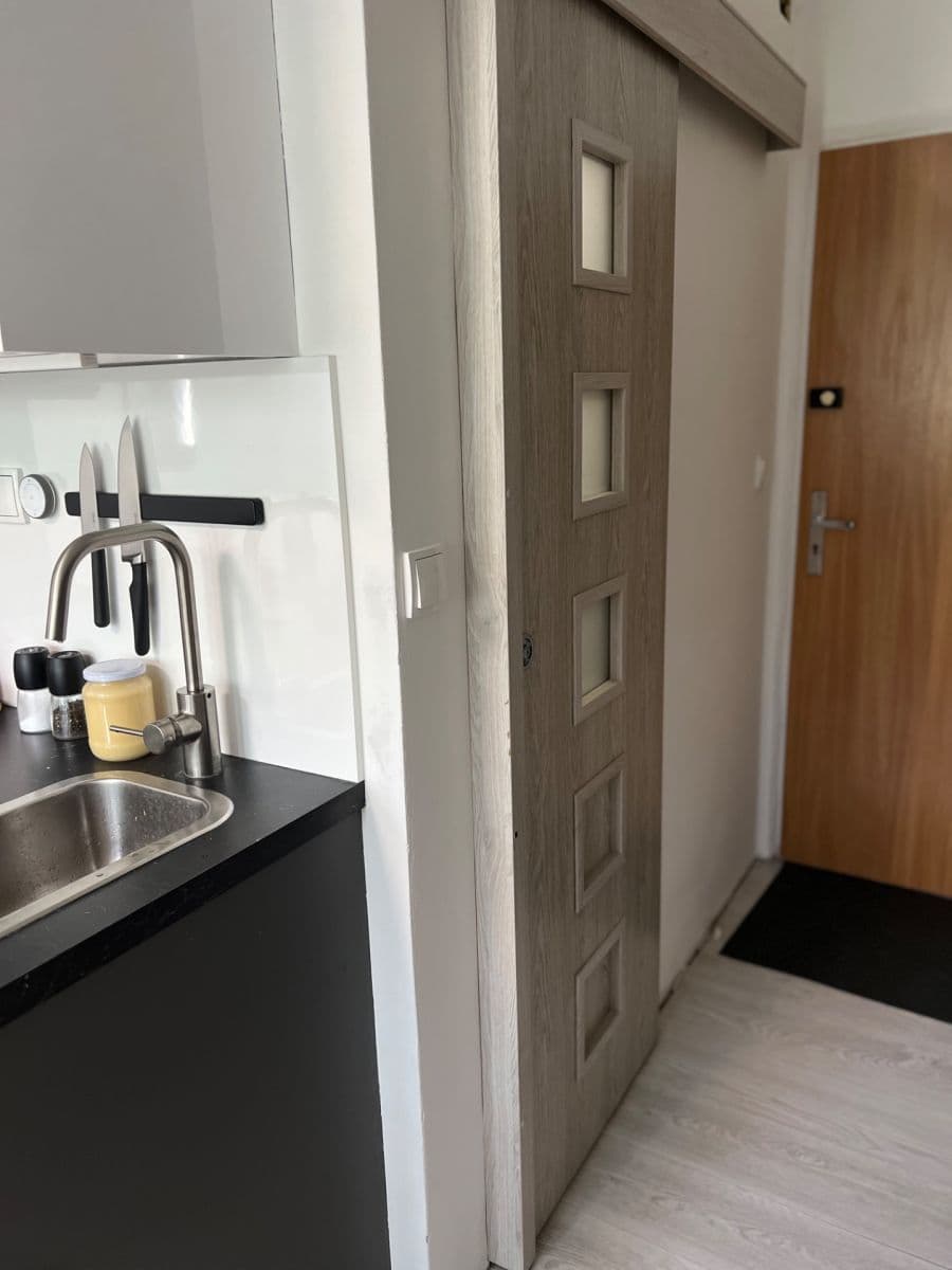 Pronájem bytu 1+kk 20 m², Horolezecká, Praha, Praha Pronájem bytu 1+kk 20 m², Horolezecká, Praha, Praha