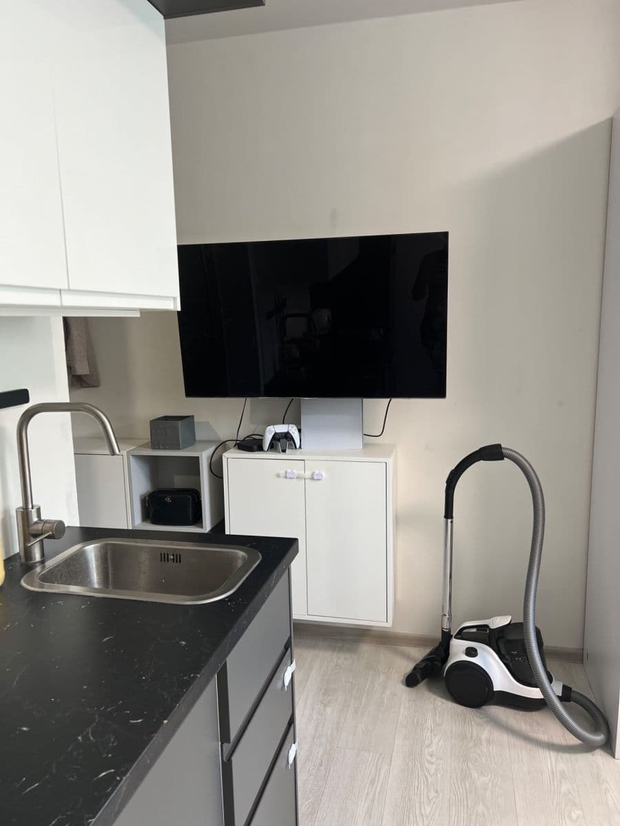 Pronájem bytu 1+kk 20 m², Horolezecká, Praha, Praha Pronájem bytu 1+kk 20 m², Horolezecká, Praha, Praha