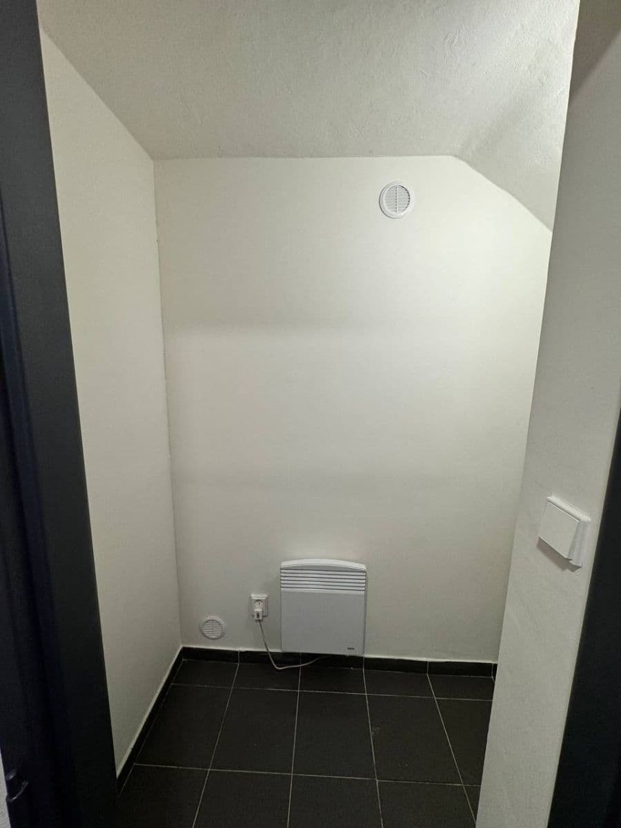 Pronájem bytu 2+kk 39 m², Pivoňková, Praha, Praha Pronájem bytu 2+kk 39 m², Pivoňková, Praha, Praha